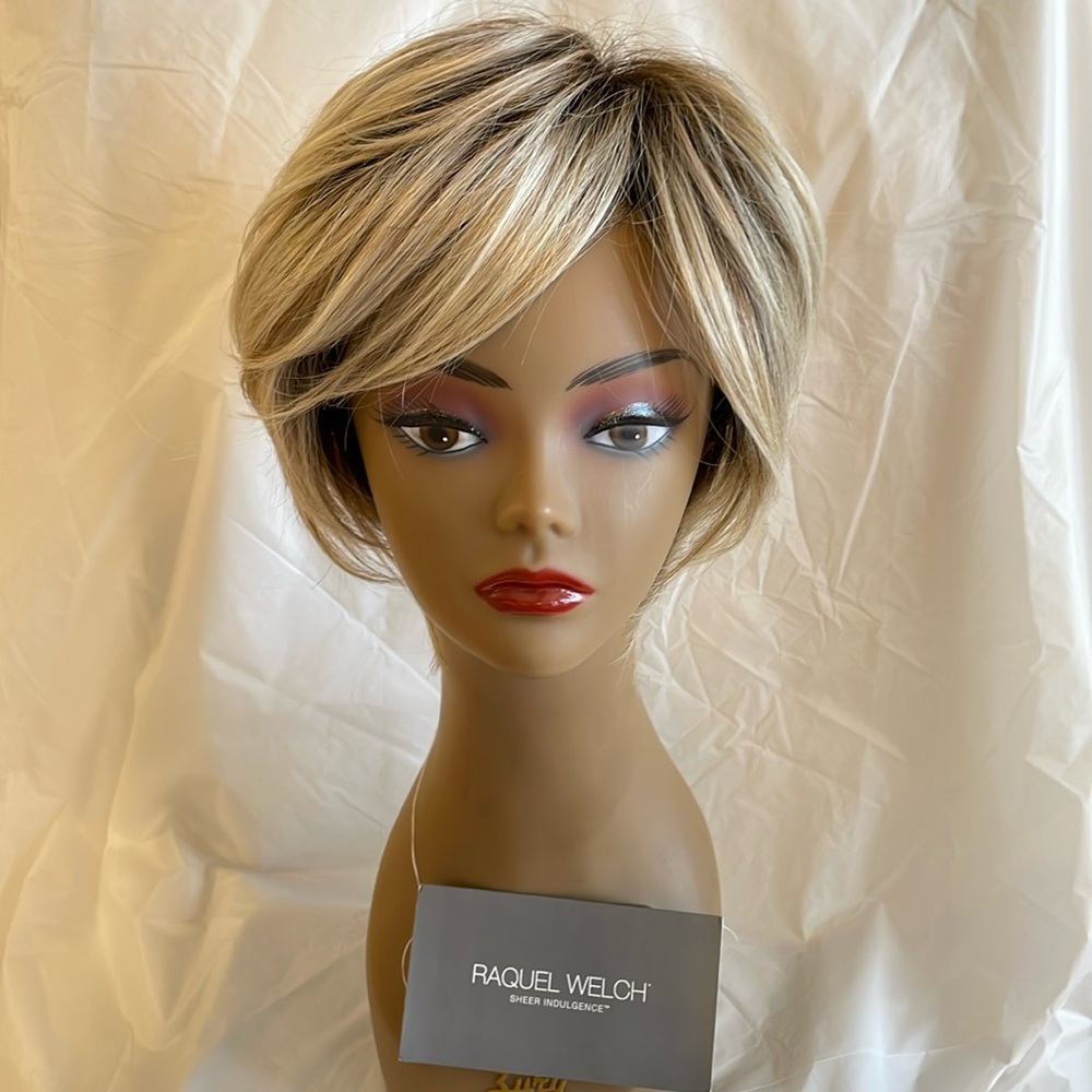 Raquel Welch On Your Game Wig NWT